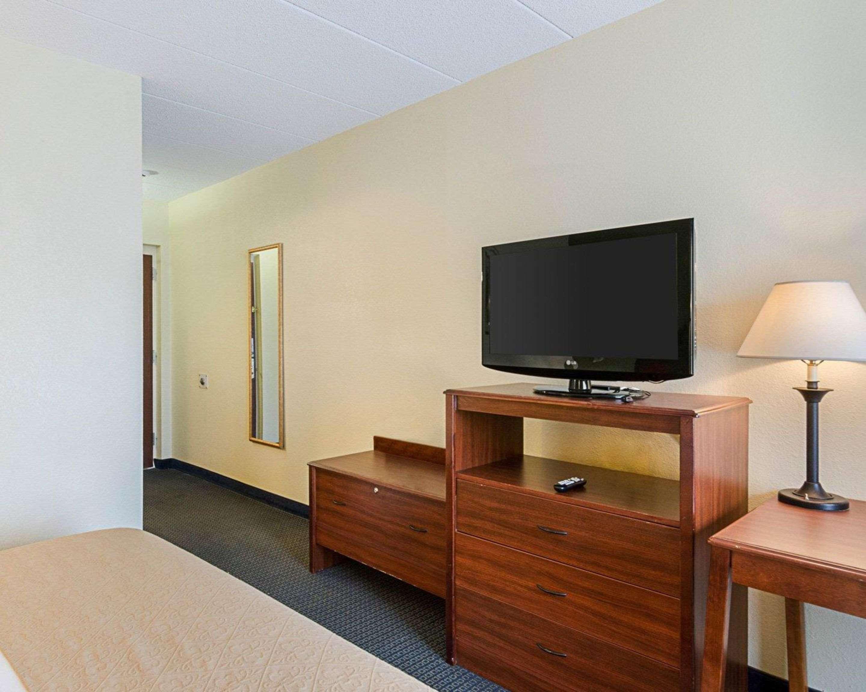 Quality Inn & Suites Worcester Exterior photo
