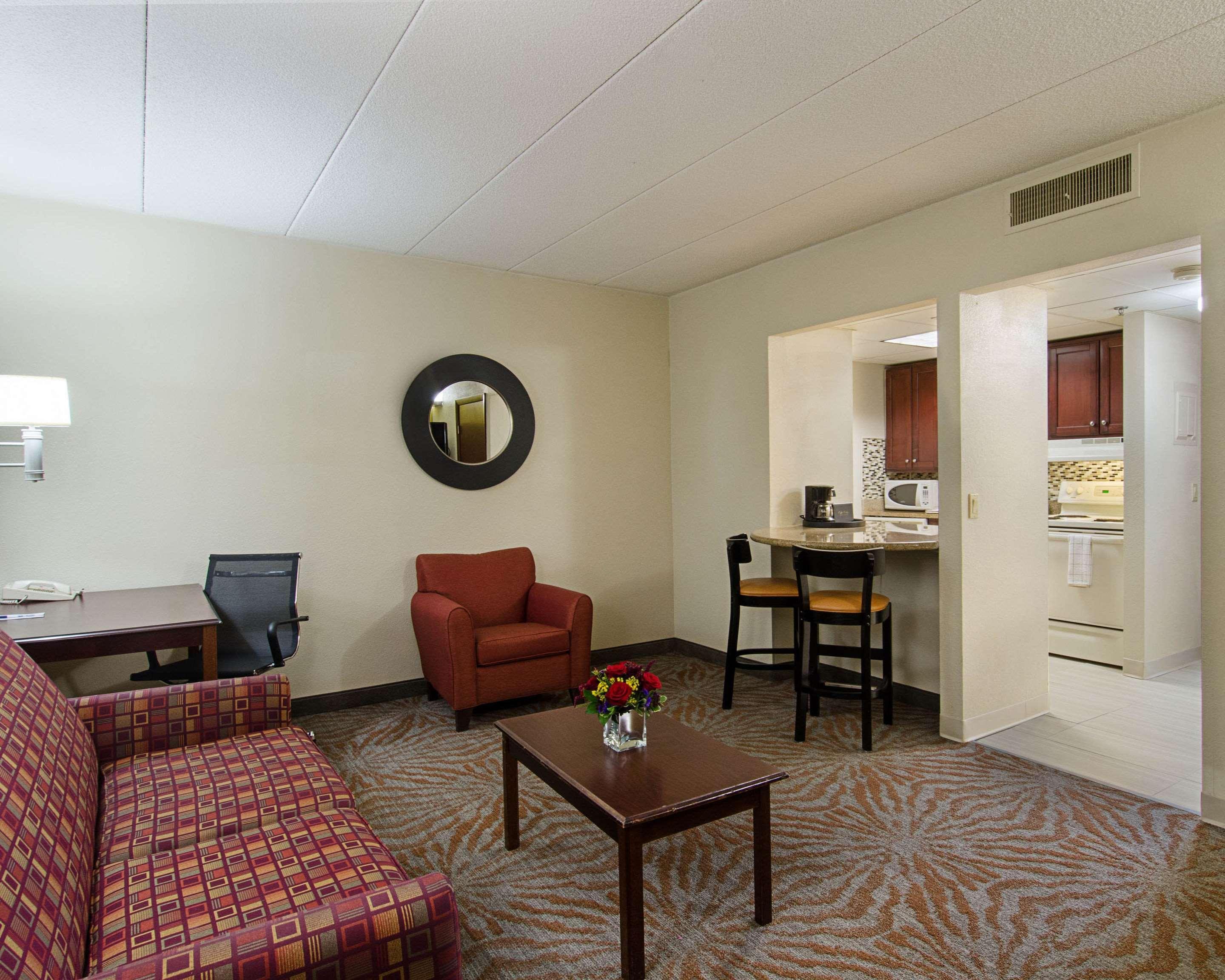 Quality Inn & Suites Worcester Exterior photo